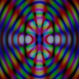 То же изображение до и после применения фильтра Дифракционные текстуры.